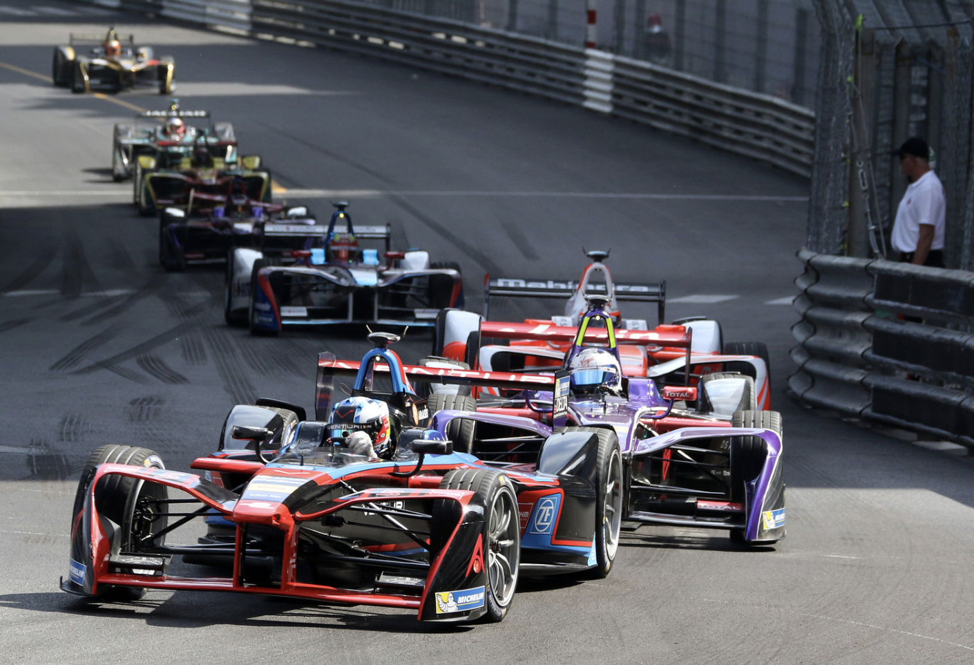 Verstappen domina los test de pretemporada de Fórmula 1 en Bahréin: lidera por casi un segundo
